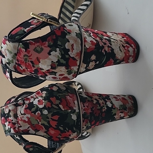 Floral block heel sandal - Picture 6 of 6